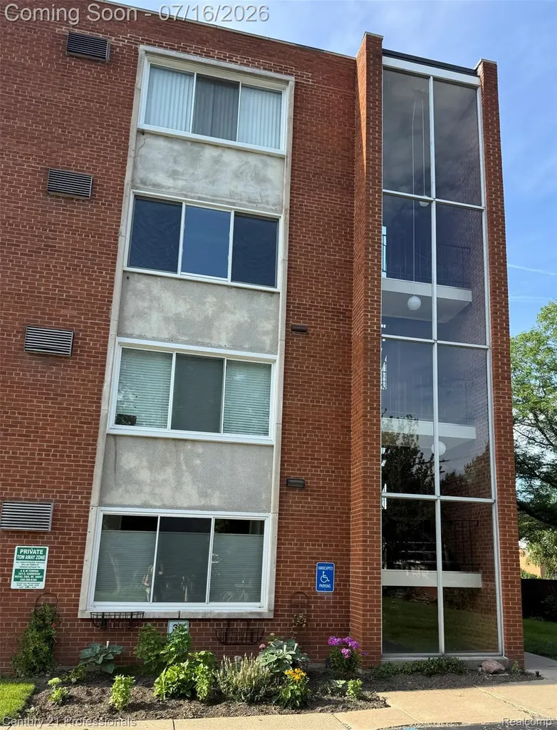 2820 Woodslee Drive Royal Oak City MI 48073