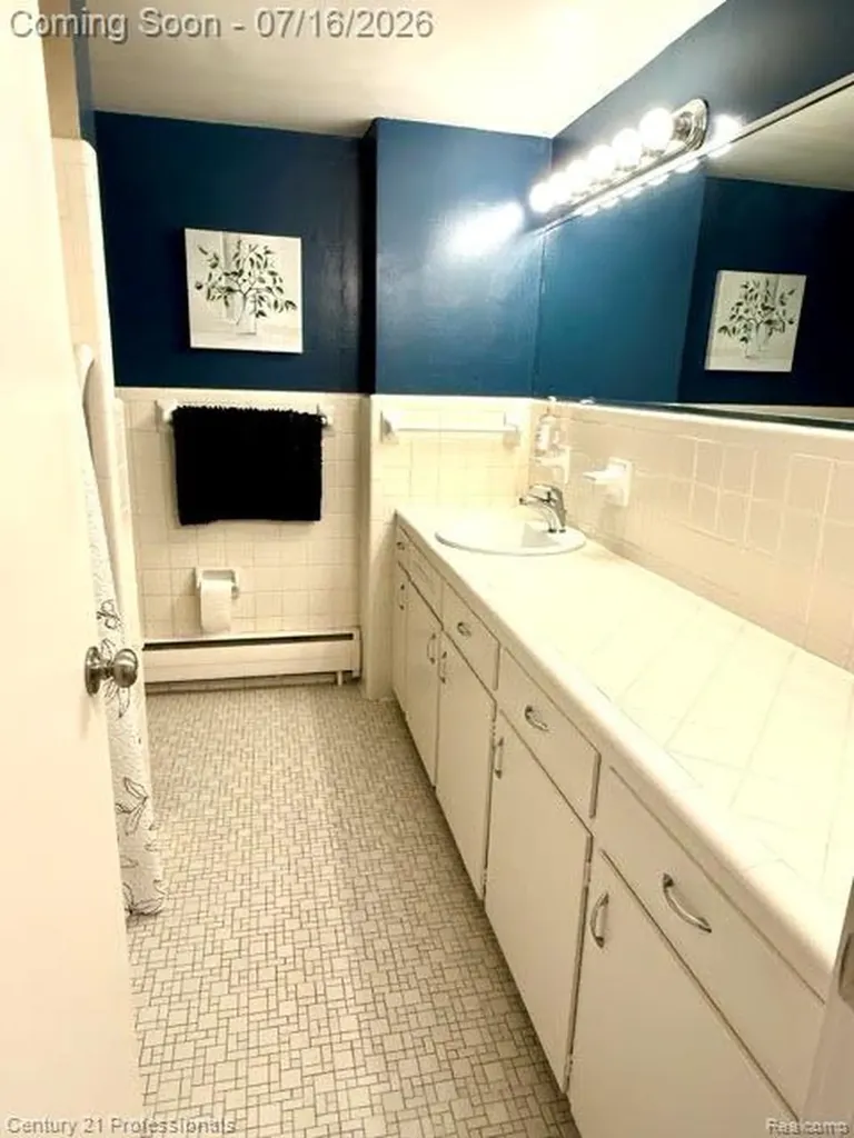 2820 Woodslee Drive Royal Oak City MI 48073