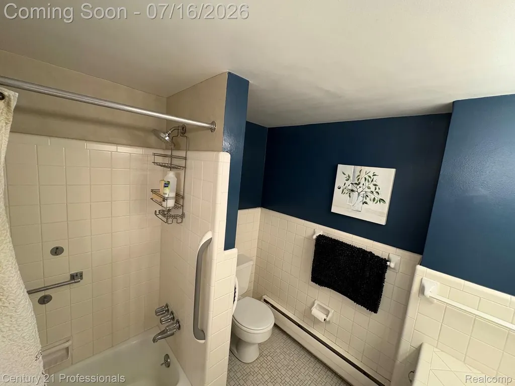 2820 Woodslee Drive Royal Oak City MI 48073