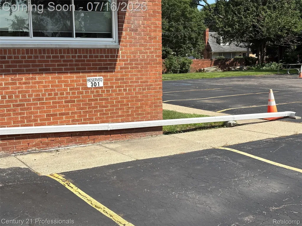 2820 Woodslee Drive Royal Oak City MI 48073