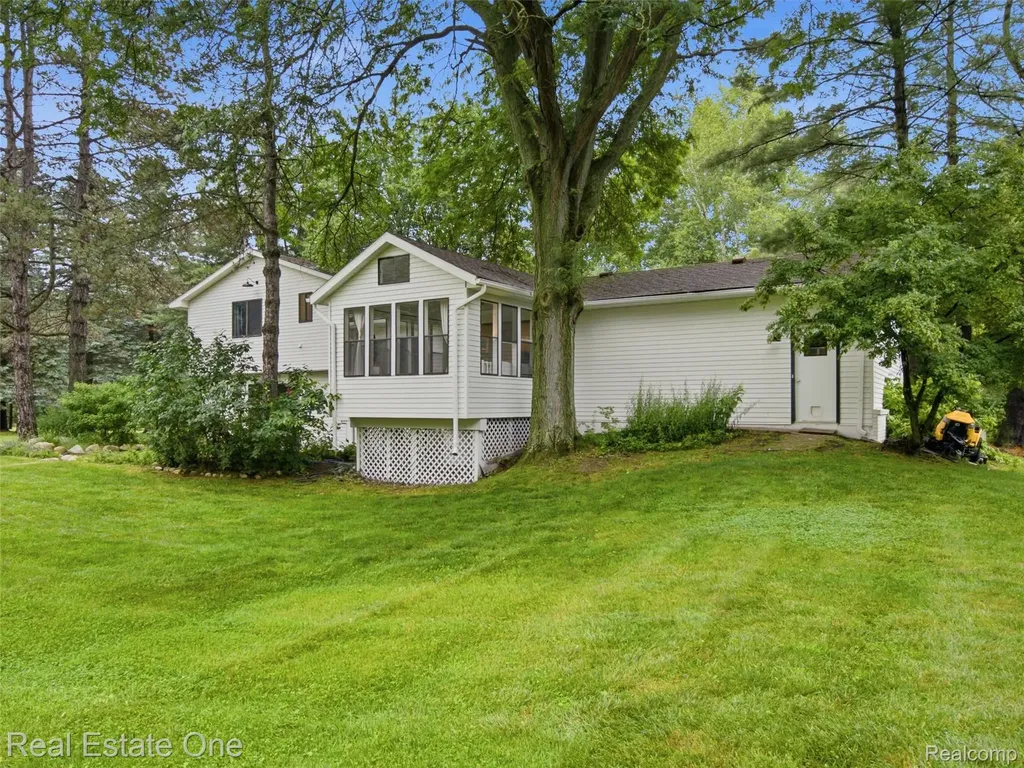 3206 Allen Road Brandon Charter Township MI 48462