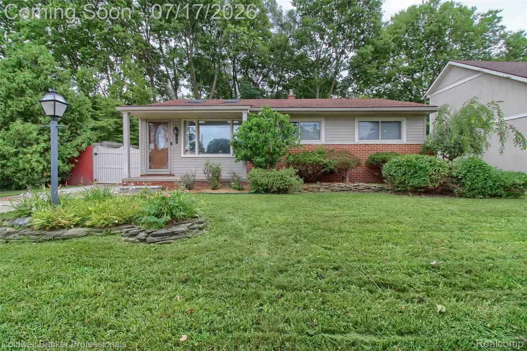 9118 Deering Street Livonia City MI 48150