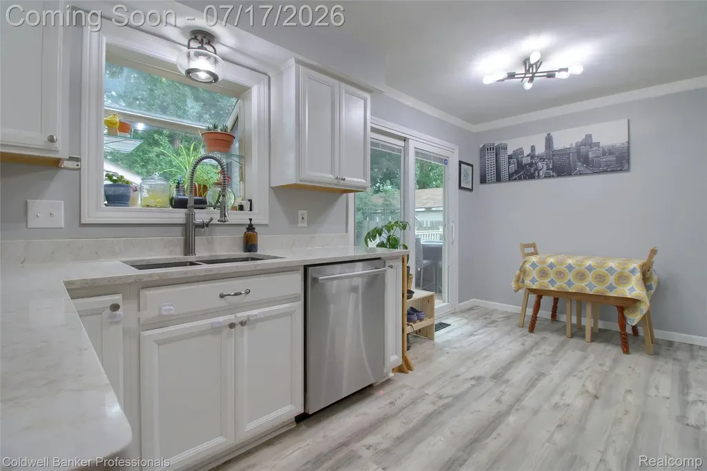 9118 Deering Street Livonia City MI 48150