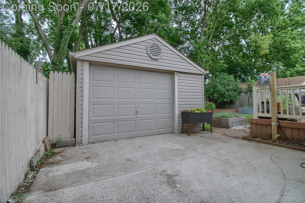 9118 Deering Street Livonia City MI 48150