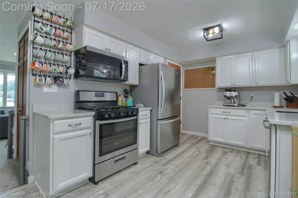 9118 Deering Street Livonia City MI 48150