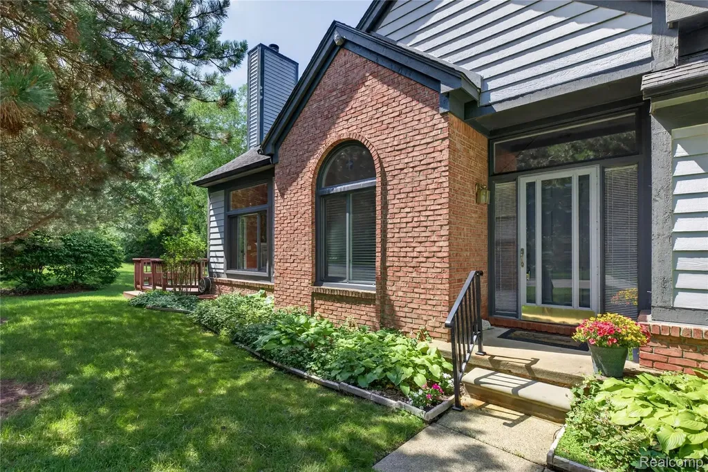 2775 Lochmoor Boulevard Orion Charter Township MI 48360
