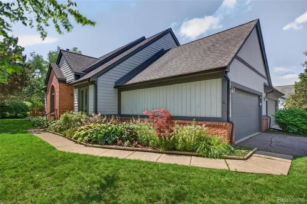 2775 Lochmoor Boulevard Orion Charter Township MI 48360