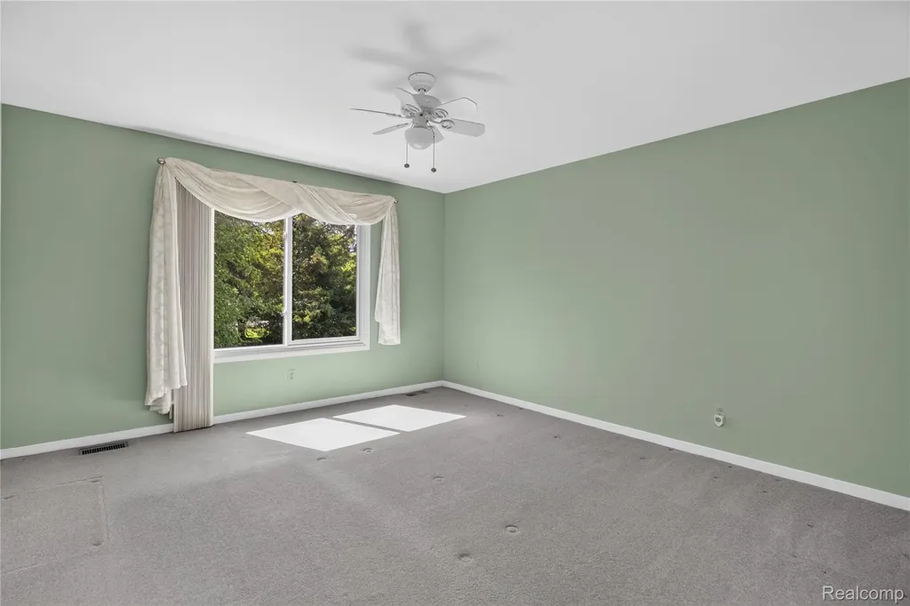 2775 Lochmoor Boulevard Orion Charter Township MI 48360