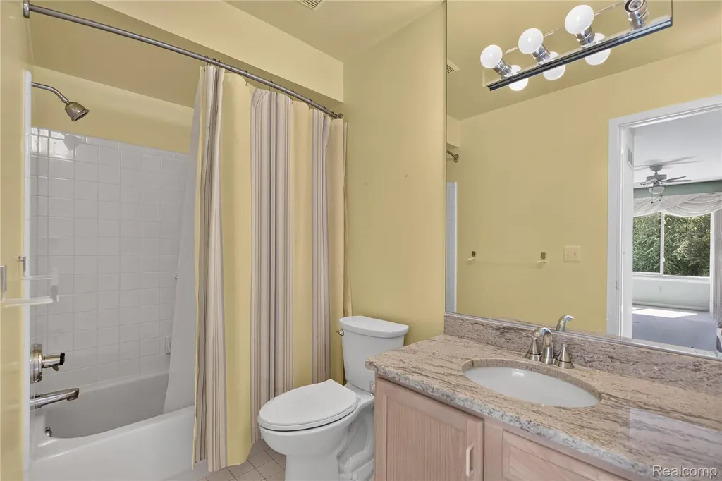 2775 Lochmoor Boulevard Orion Charter Township MI 48360
