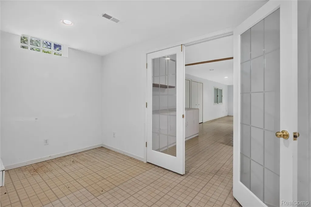 2775 Lochmoor Boulevard Orion Charter Township MI 48360