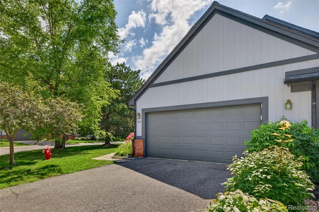 2775 Lochmoor Boulevard Orion Charter Township MI 48360