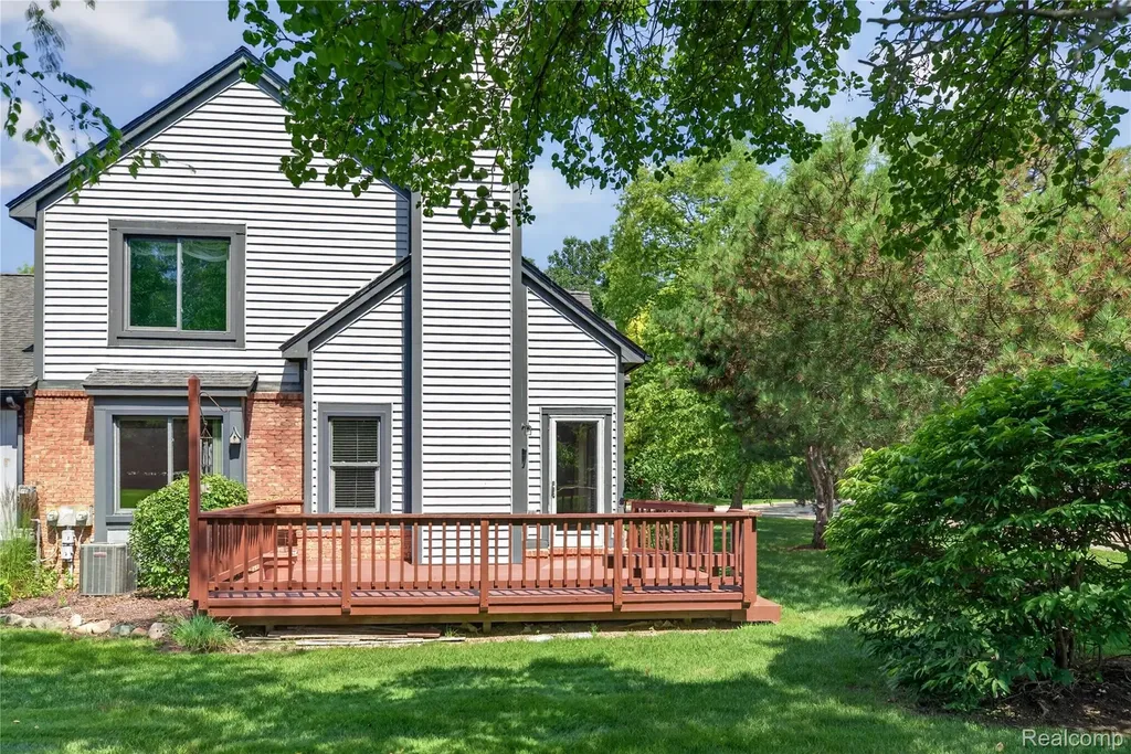 2775 Lochmoor Boulevard Orion Charter Township MI 48360