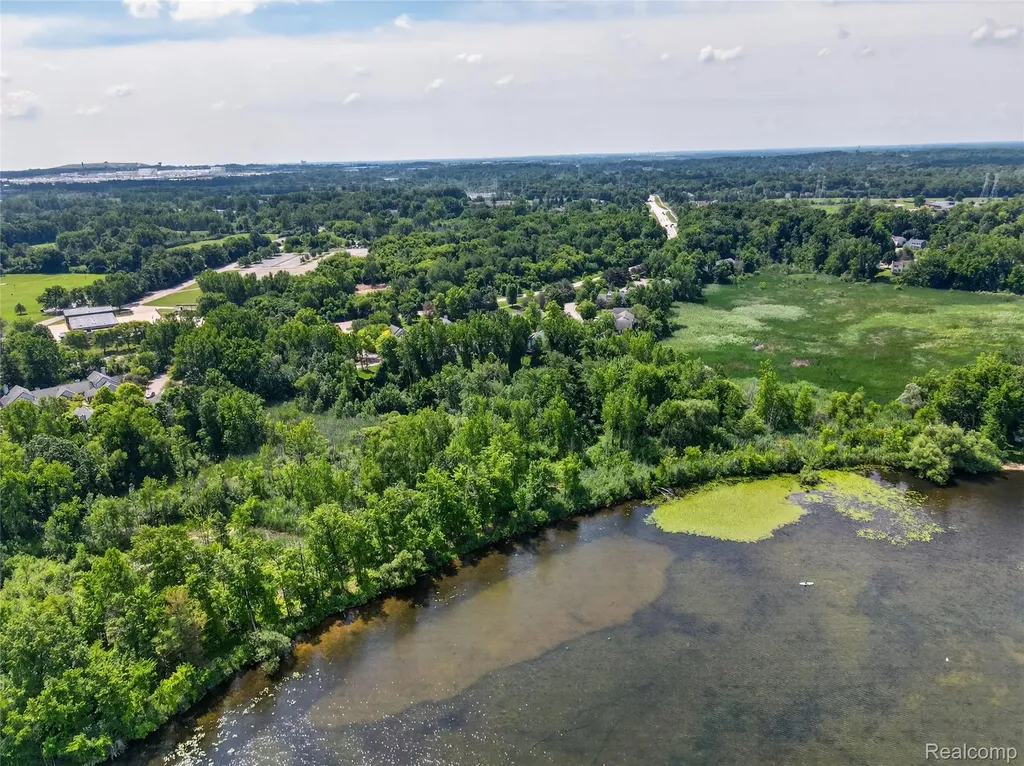 2775 Lochmoor Boulevard Orion Charter Township MI 48360