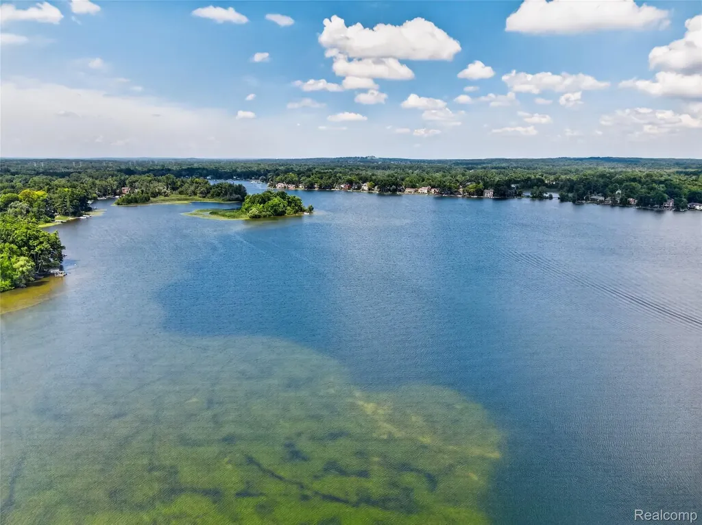 2775 Lochmoor Boulevard Orion Charter Township MI 48360