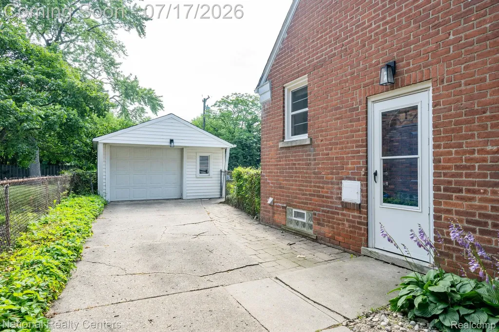 2028 N Wilson Avenue Royal Oak City MI 48073
