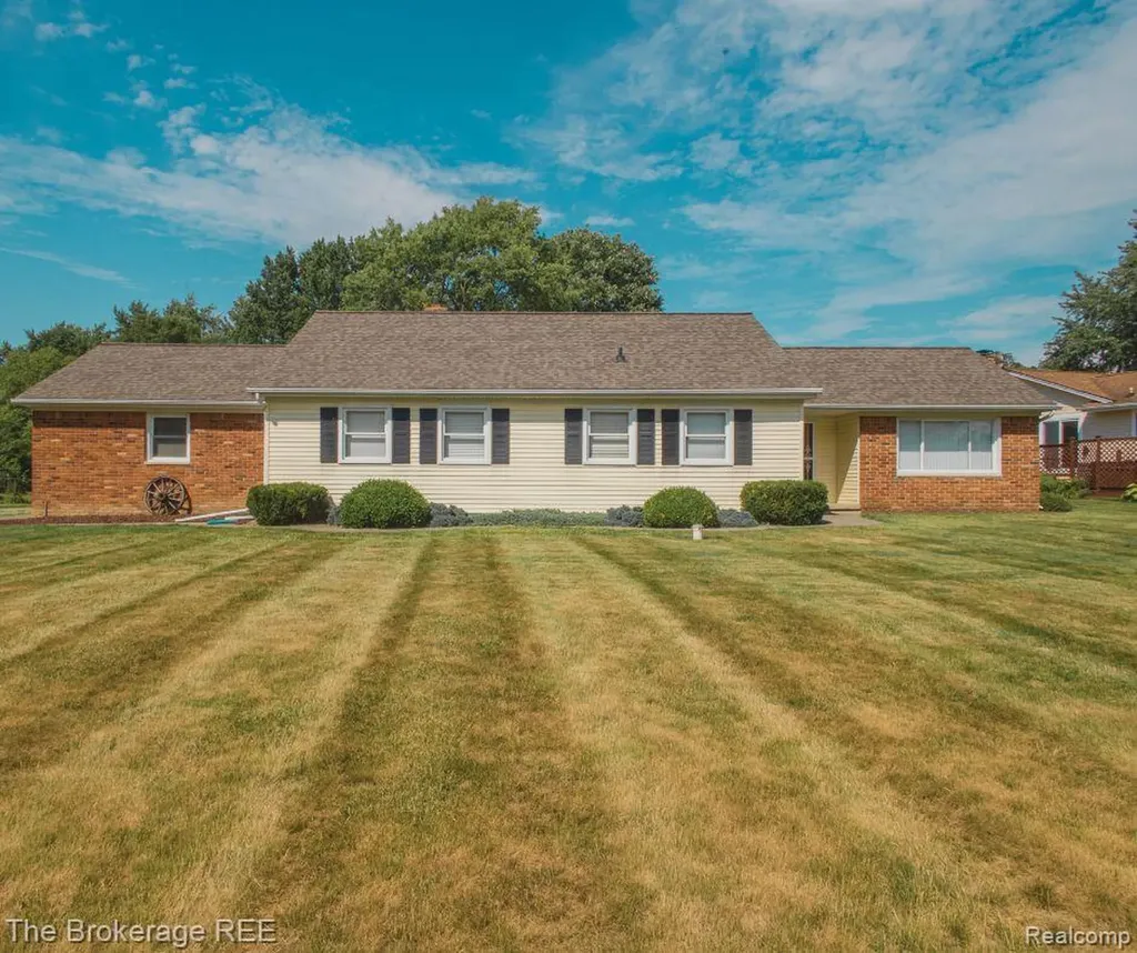 1382 Peachwood Drive Flint Charter Township MI 48507