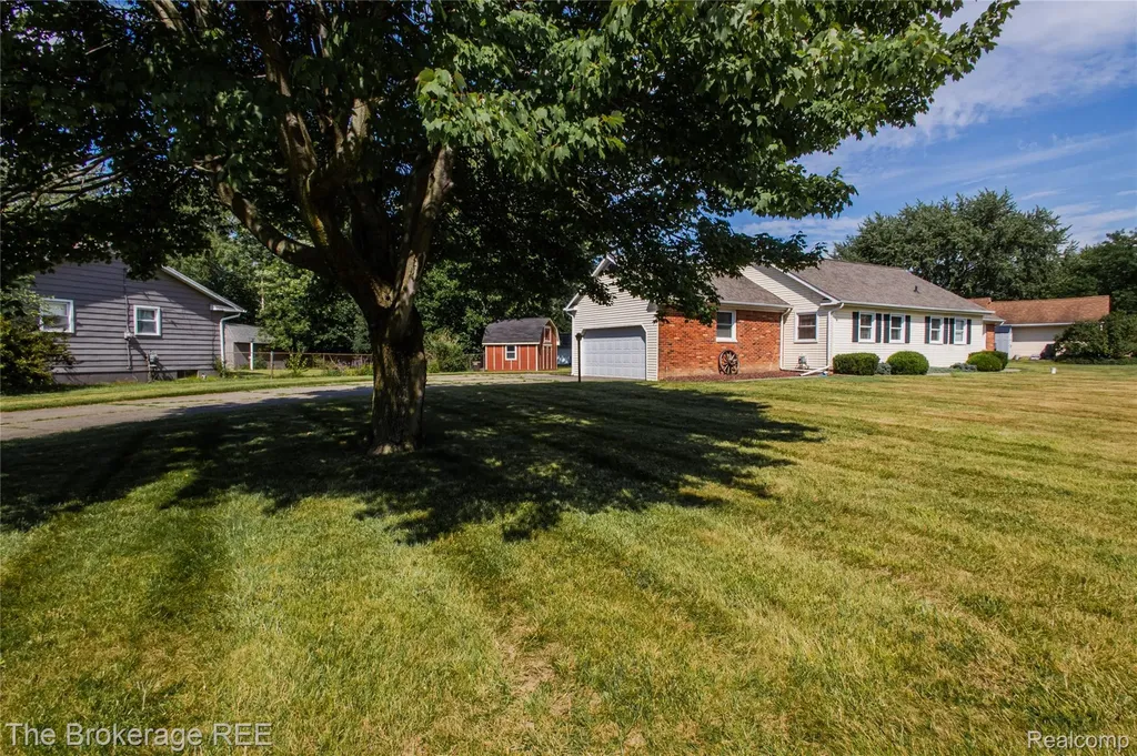 1382 Peachwood Drive Flint Charter Township MI 48507