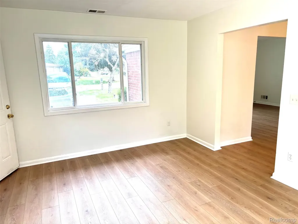 37711 Carson Street Farmington Hills City MI 48331