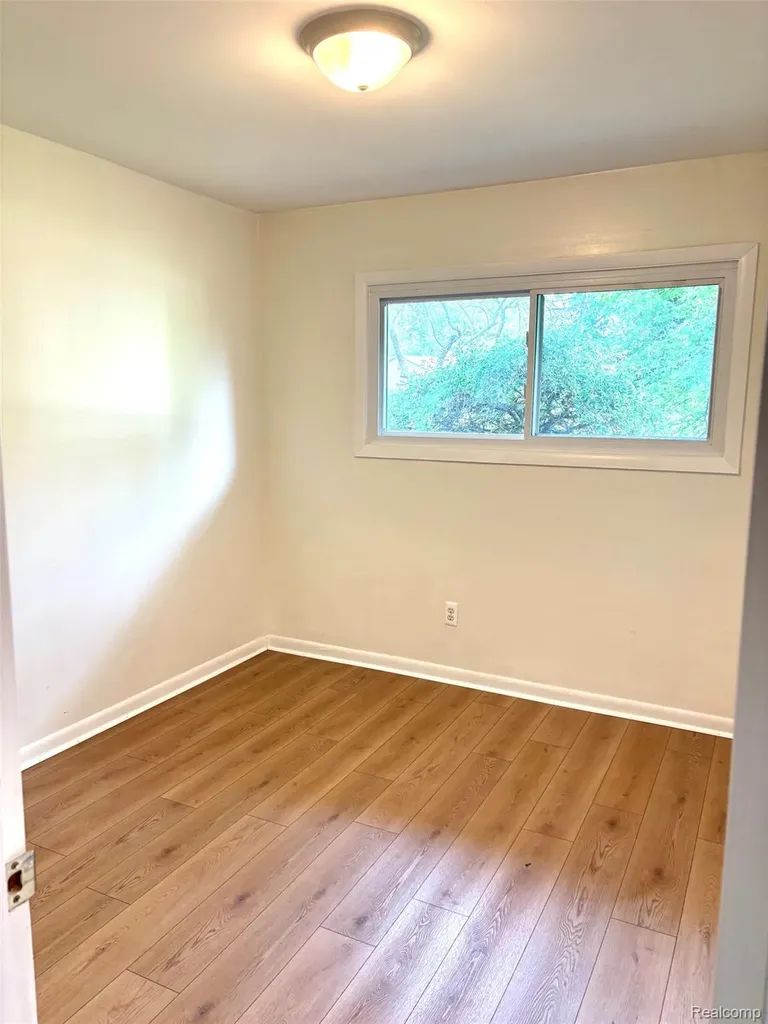 37711 Carson Street Farmington Hills City MI 48331