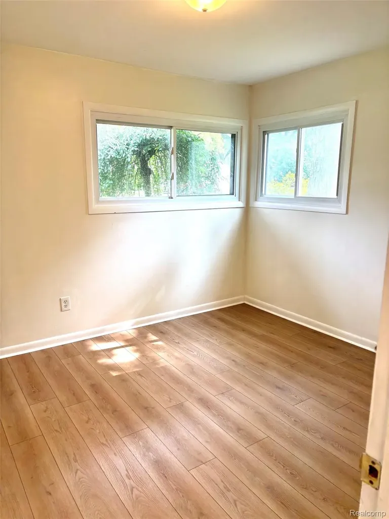 37711 Carson Street Farmington Hills City MI 48331