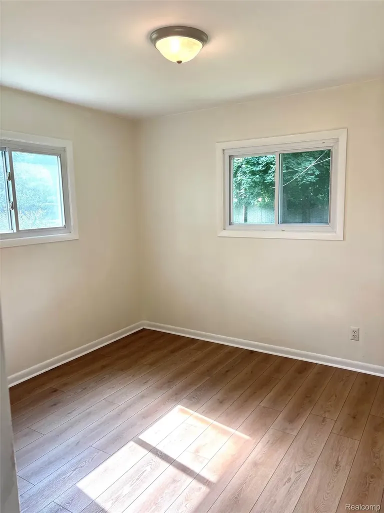 37711 Carson Street Farmington Hills City MI 48331