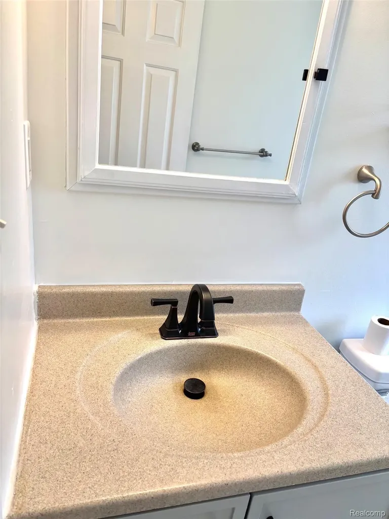 37711 Carson Street Farmington Hills City MI 48331