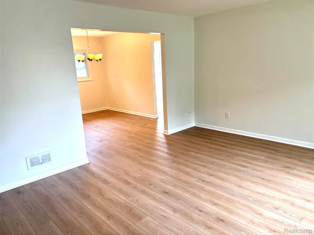 37711 Carson Street Farmington Hills City MI 48331
