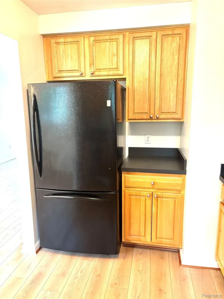 37711 Carson Street Farmington Hills City MI 48331