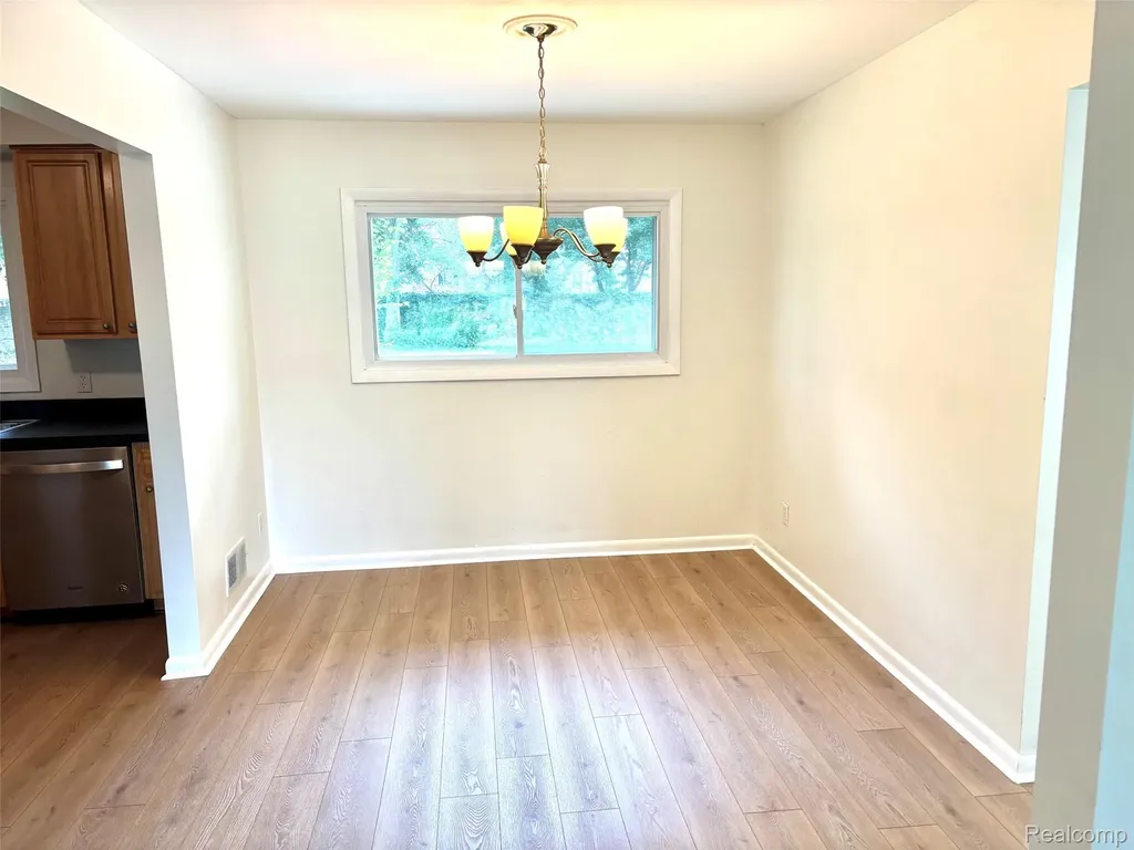 37711 Carson Street Farmington Hills City MI 48331