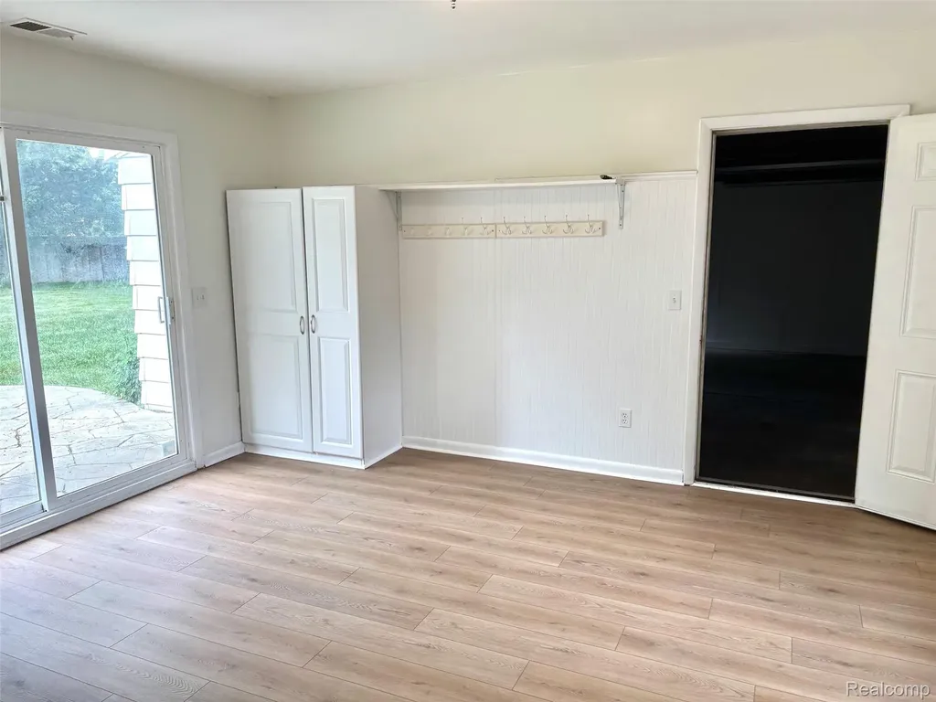 37711 Carson Street Farmington Hills City MI 48331