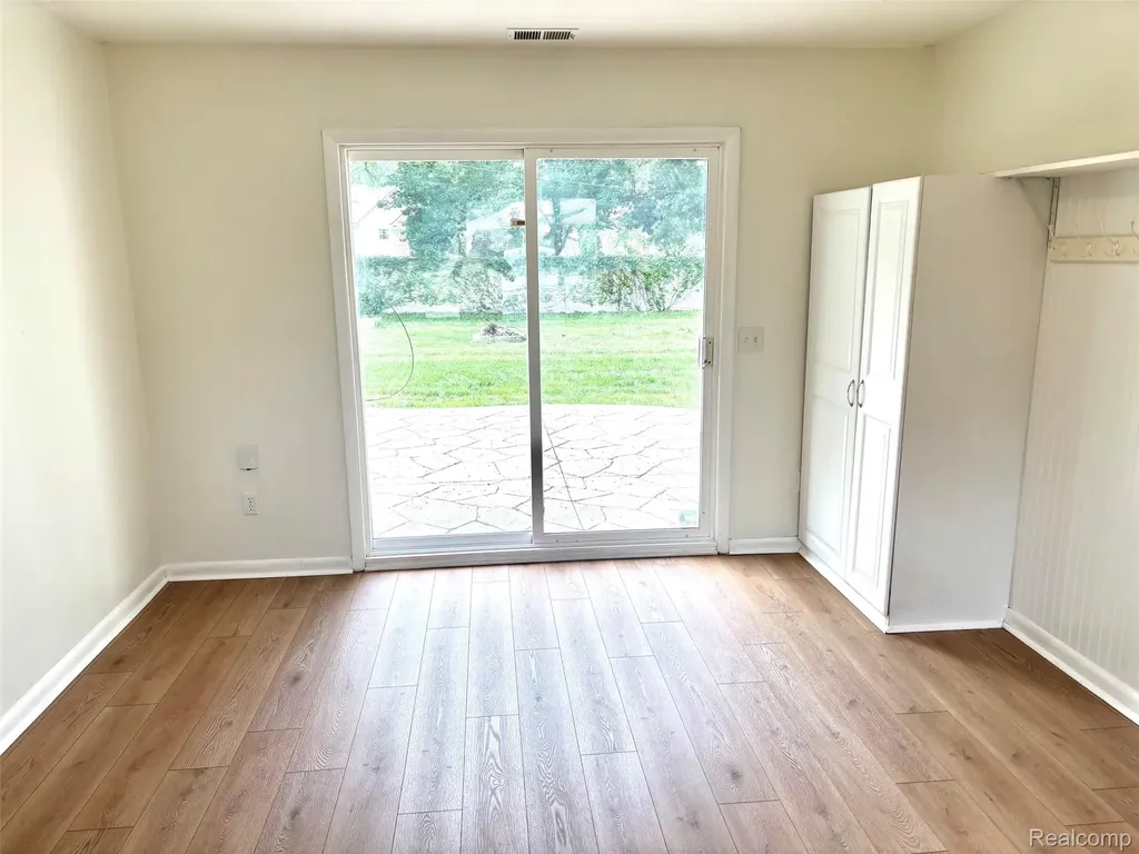 37711 Carson Street Farmington Hills City MI 48331