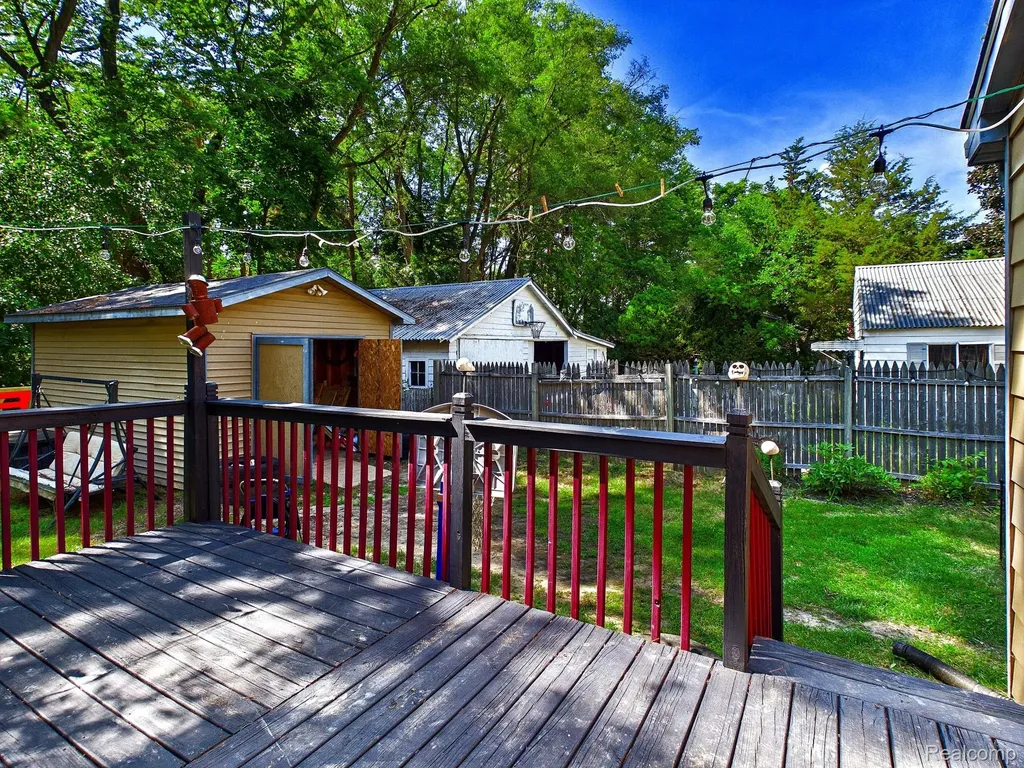 11473 Dexter Street Vienna Charter Township MI 48420