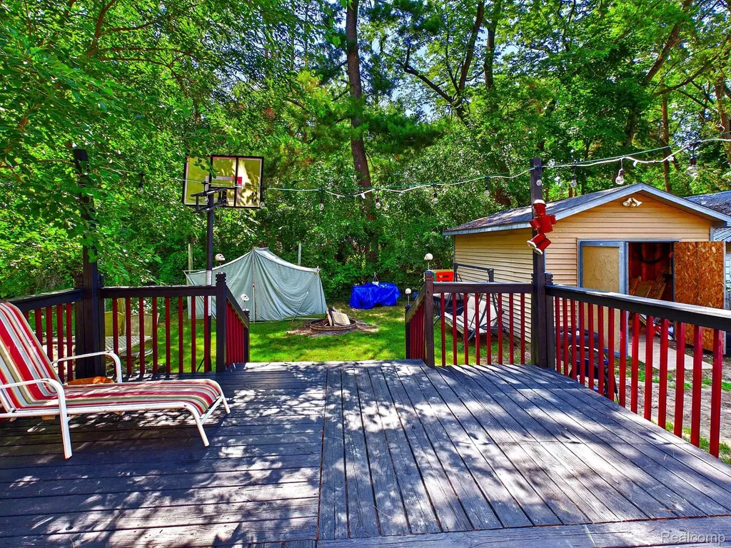11473 Dexter Street Vienna Charter Township MI 48420