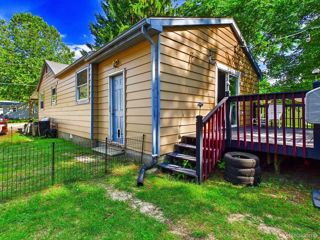 11473 Dexter Street Vienna Charter Township MI 48420