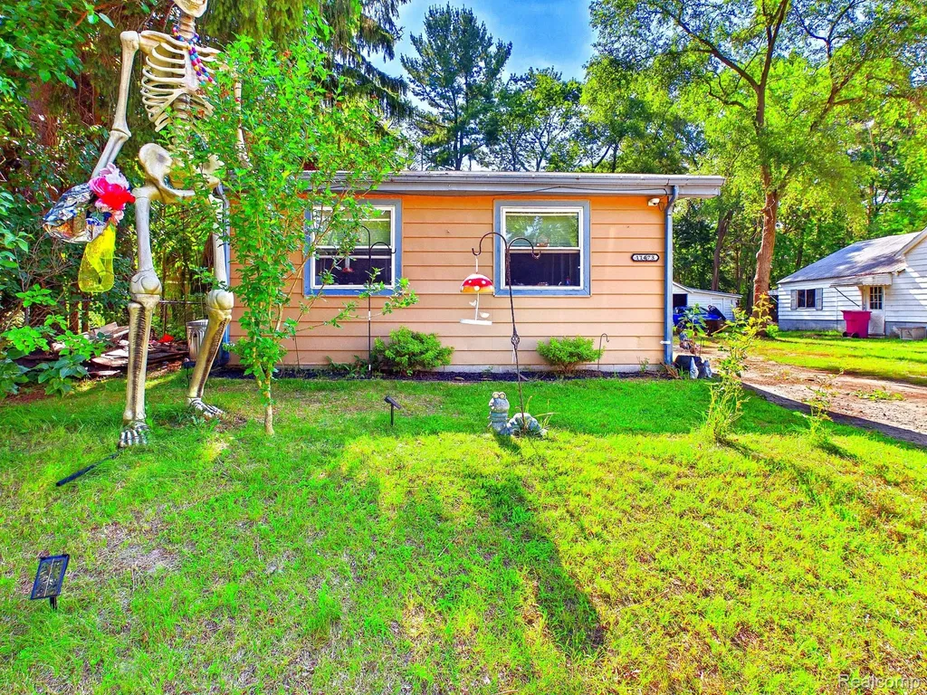 11473 Dexter Street Vienna Charter Township MI 48420