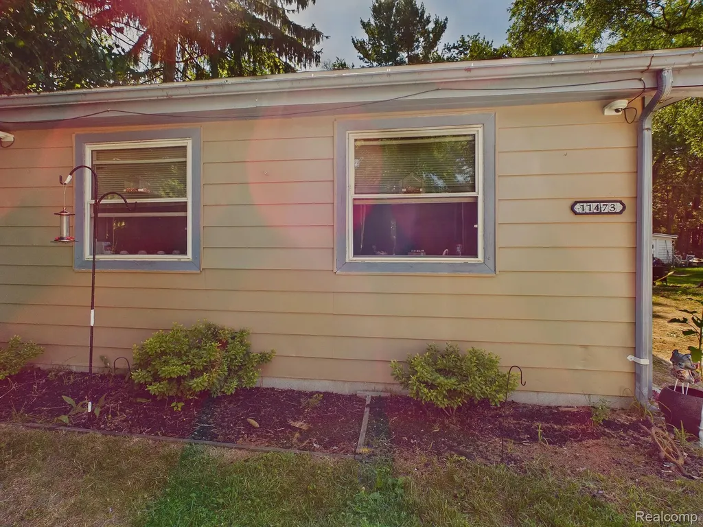 11473 Dexter Street Vienna Charter Township MI 48420