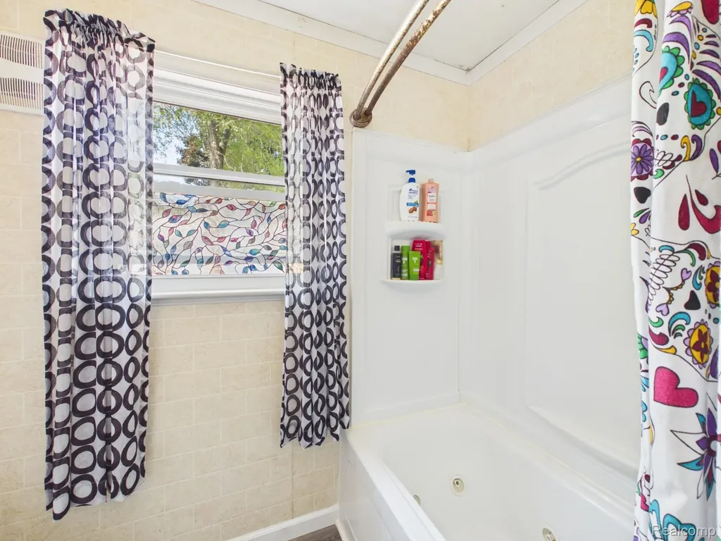 11473 Dexter Street Vienna Charter Township MI 48420