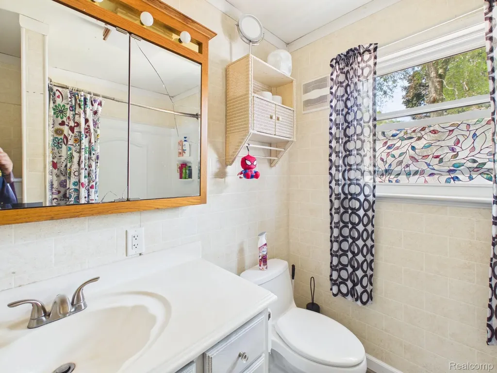 11473 Dexter Street Vienna Charter Township MI 48420