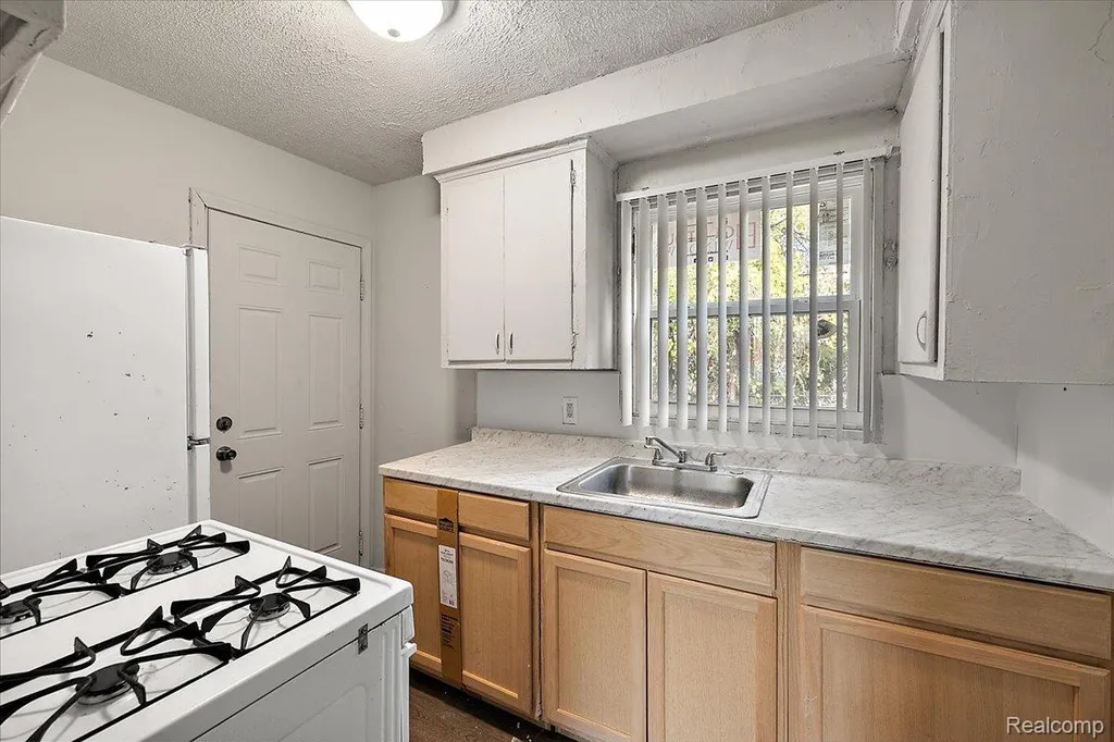 15860 Joy Road Detroit City MI 48228