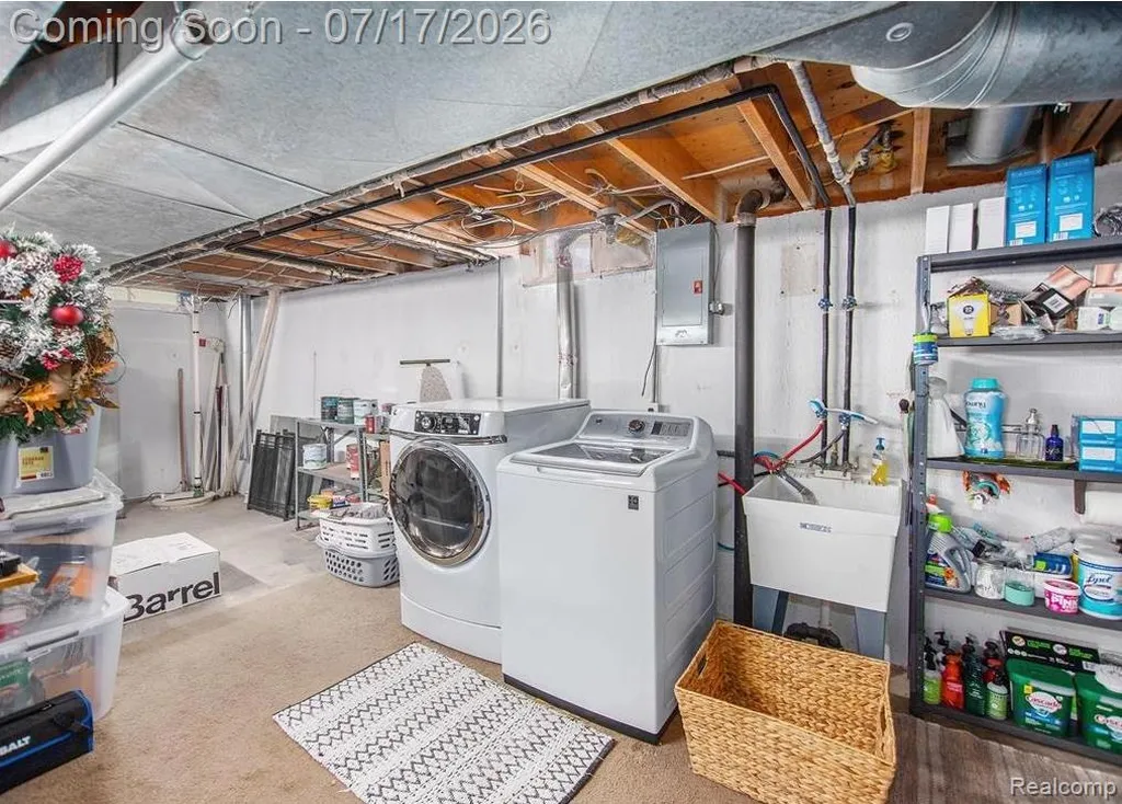 5256 Dickson Drive Sterling Heights City MI 48310