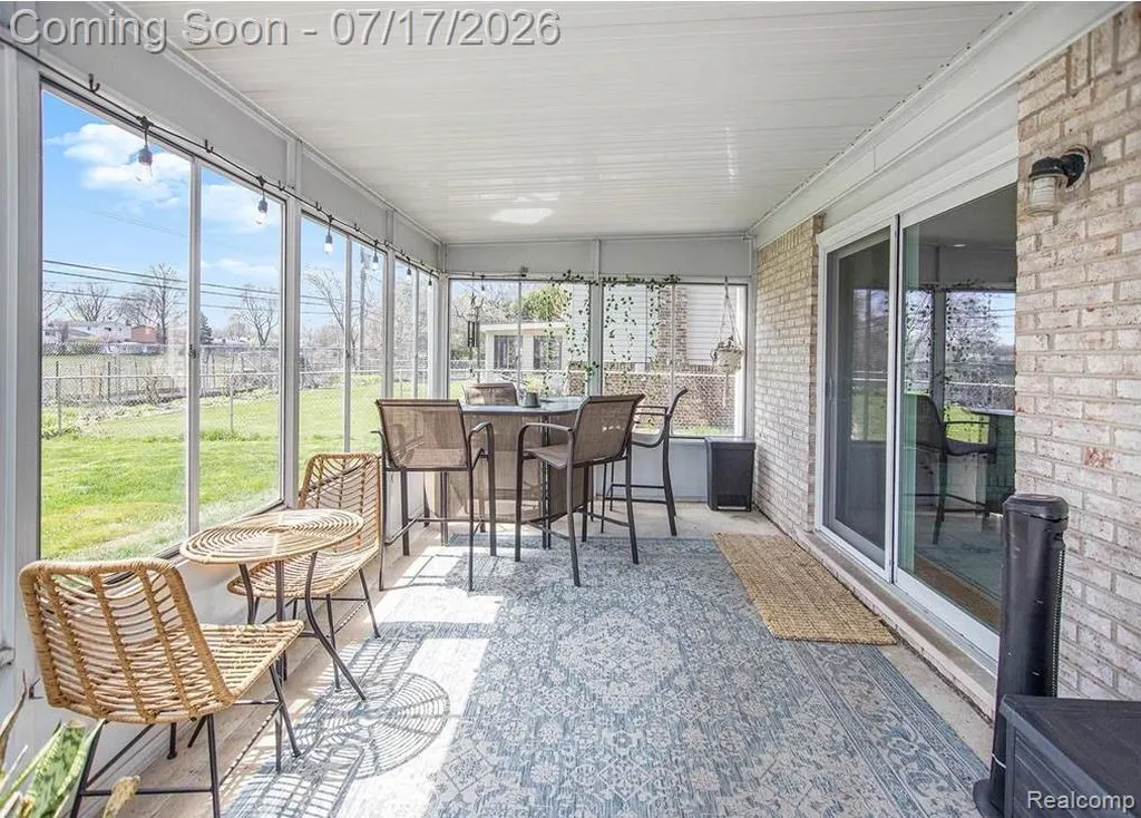 5256 Dickson Drive Sterling Heights City MI 48310