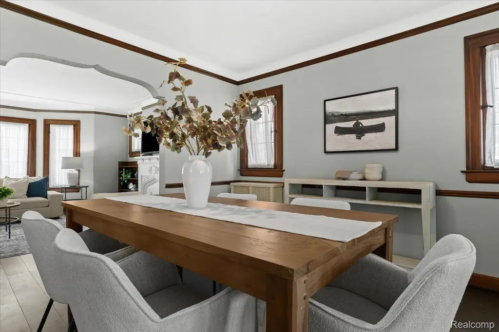 312 Mckinley Avenue Grosse Pointe Farms City MI 48236