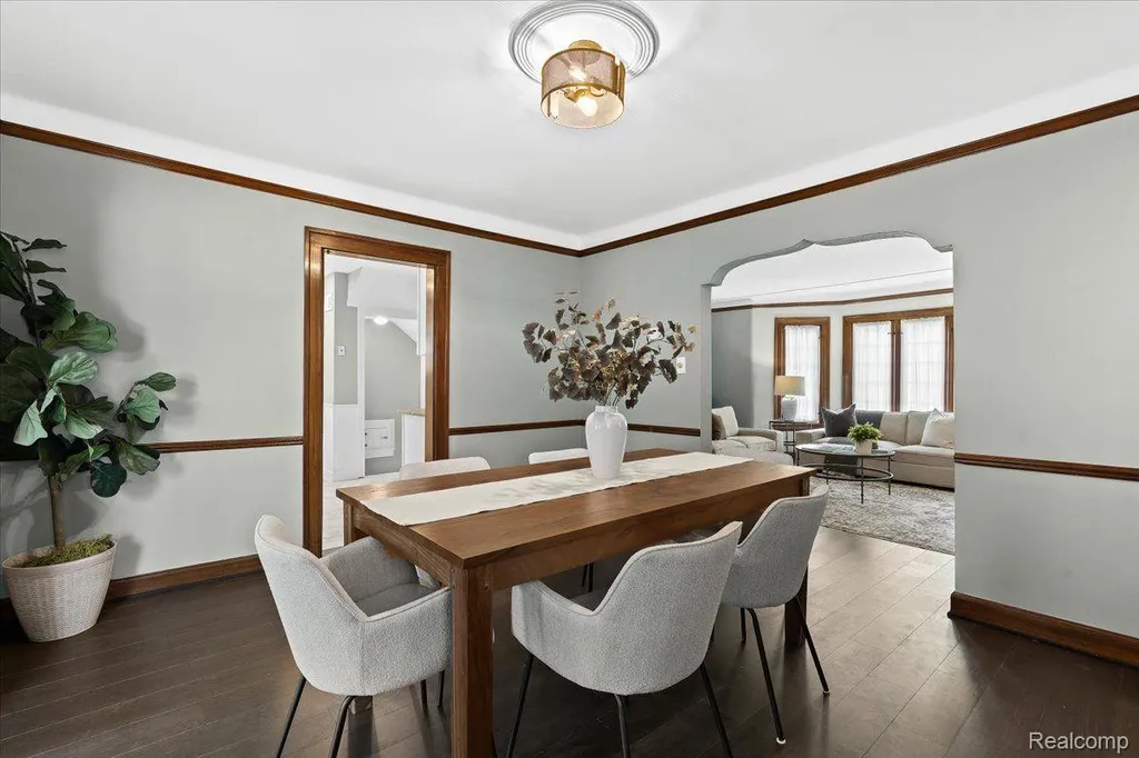 312 Mckinley Avenue Grosse Pointe Farms City MI 48236