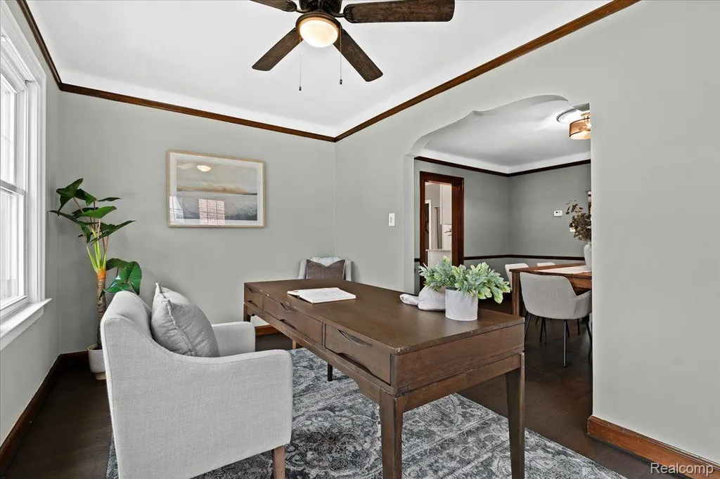312 Mckinley Avenue Grosse Pointe Farms City MI 48236