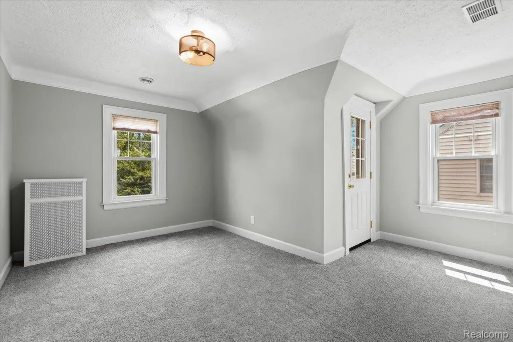 312 Mckinley Avenue Grosse Pointe Farms City MI 48236