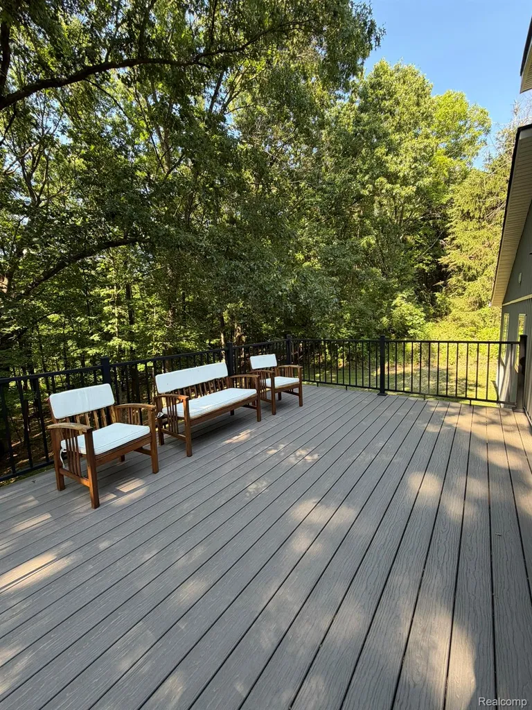 825 Rowlinson Lane Ortonville Village MI 48462