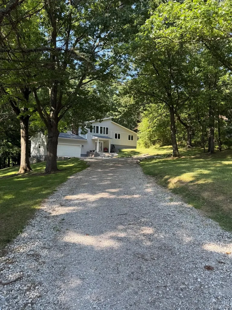 825 Rowlinson Lane Ortonville Village MI 48462