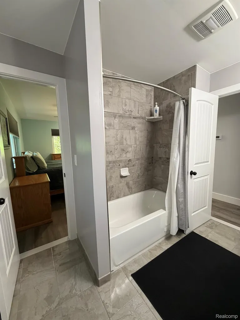 825 Rowlinson Lane Ortonville Village MI 48462
