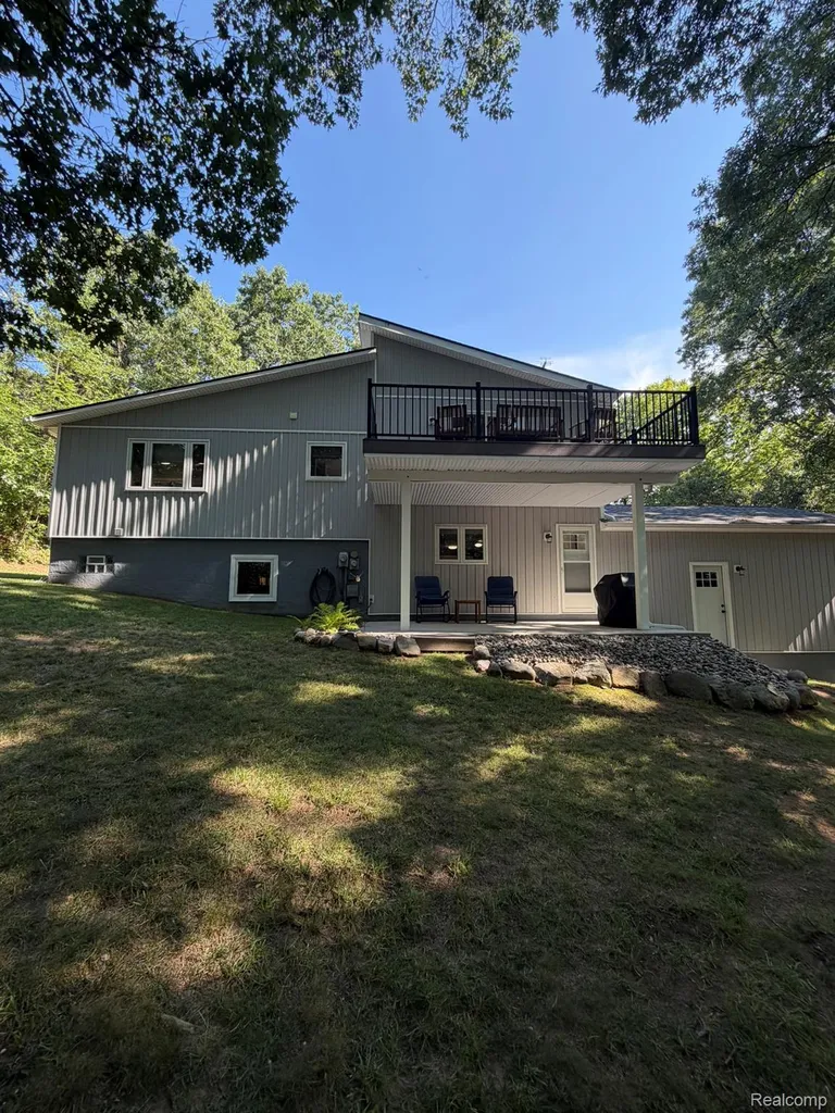 825 Rowlinson Lane Ortonville Village MI 48462