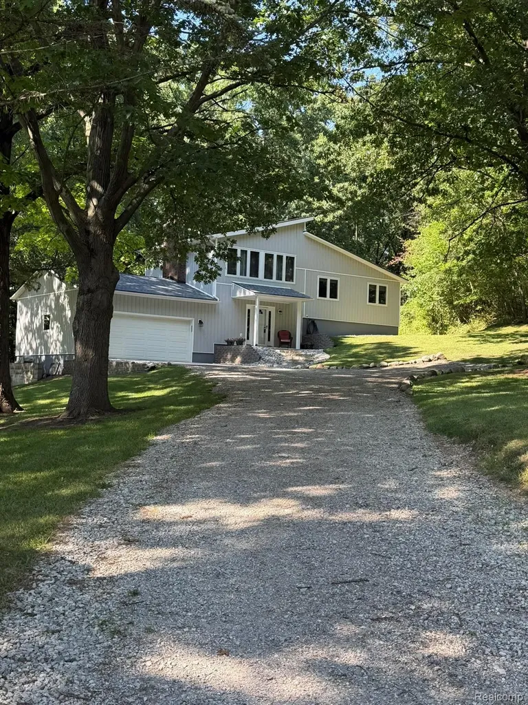 825 Rowlinson Lane Ortonville Village MI 48462